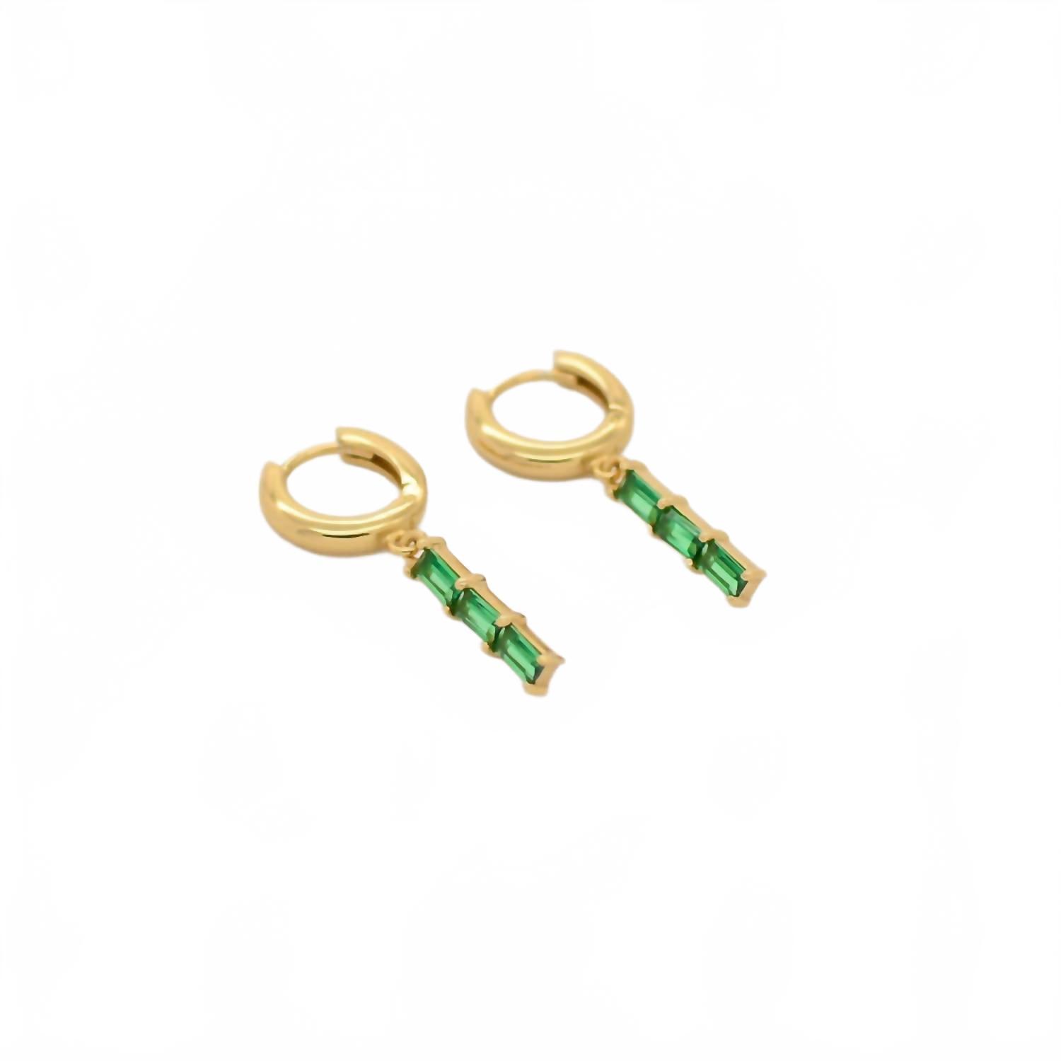 New Au79 Women's St Moritz Drop Stone Huggies With Emerald Earrings In Gold